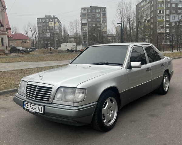 Серый Мерседес Е-Класс, объемом двигателя 2.2 л и пробегом 450 тыс. км за 4900 $, фото 2 на Automoto.ua