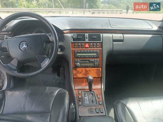 Сірий Мерседес Е-Клас, об'ємом двигуна 3.2 л та пробігом 437 тис. км за 3500 $, фото 5 на Automoto.ua