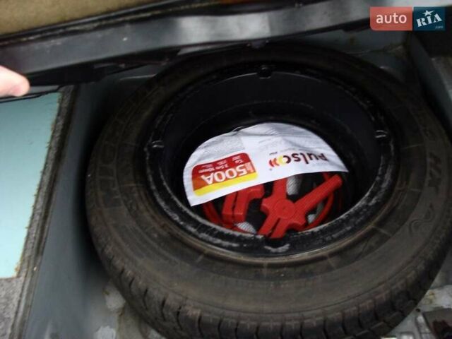 Сірий Мерседес Е-Клас, об'ємом двигуна 2.2 л та пробігом 376 тис. км за 3100 $, фото 26 на Automoto.ua
