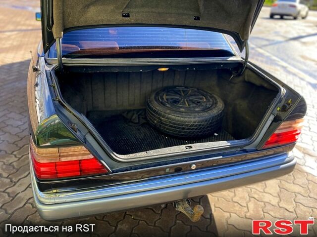 Серый Мерседес Е-Класс, объемом двигателя 20 л и пробегом 500 тыс. км за 3800 $, фото 11 на Automoto.ua