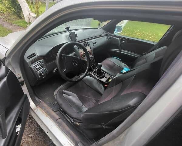 Сірий Мерседес Е-Клас, об'ємом двигуна 3 л та пробігом 413 тис. км за 2500 $, фото 3 на Automoto.ua