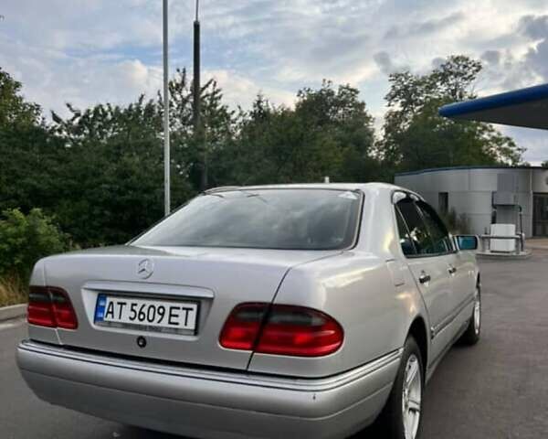 Сірий Мерседес Е-Клас, об'ємом двигуна 2 л та пробігом 345 тис. км за 3500 $, фото 14 на Automoto.ua