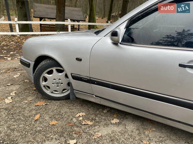 Серый Мерседес Е-Класс, объемом двигателя 2 л и пробегом 450 тыс. км за 2999 $, фото 8 на Automoto.ua