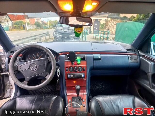 Серый Мерседес Е-Класс, объемом двигателя 2 л и пробегом 466 тыс. км за 4300 $, фото 2 на Automoto.ua