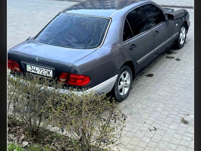 Серый Мерседес Е-Класс, объемом двигателя 2.3 л и пробегом 300 тыс. км за 1500 $, фото 3 на Automoto.ua