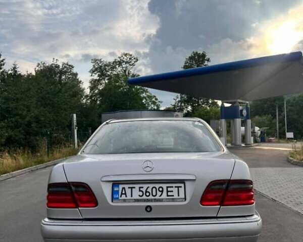 Сірий Мерседес Е-Клас, об'ємом двигуна 2 л та пробігом 345 тис. км за 3500 $, фото 1 на Automoto.ua