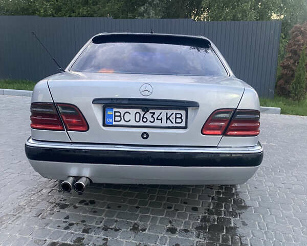 Сірий Мерседес Е-Клас, об'ємом двигуна 2 л та пробігом 433 тис. км за 2999 $, фото 8 на Automoto.ua