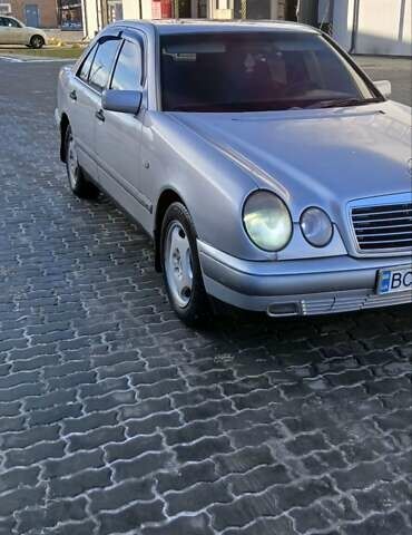 Серый Мерседес Е-Класс, объемом двигателя 2 л и пробегом 344 тыс. км за 3300 $, фото 77 на Automoto.ua