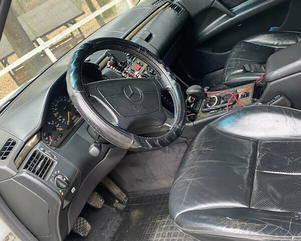 Серый Мерседес Е-Класс, объемом двигателя 2 л и пробегом 450 тыс. км за 2999 $, фото 16 на Automoto.ua