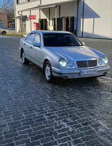 Серый Мерседес Е-Класс, объемом двигателя 2 л и пробегом 344 тыс. км за 3300 $, фото 14 на Automoto.ua