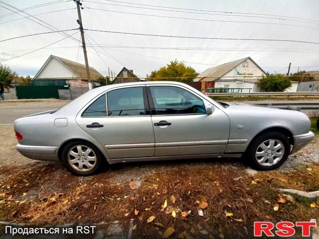 Серый Мерседес Е-Класс, объемом двигателя 2 л и пробегом 466 тыс. км за 4300 $, фото 1 на Automoto.ua