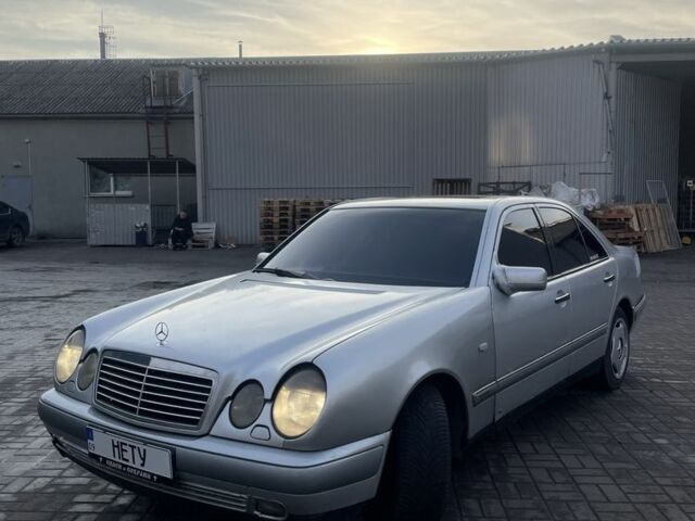 Серый Мерседес Е-Класс, объемом двигателя 0 л и пробегом 322 тыс. км за 3200 $, фото 1 на Automoto.ua