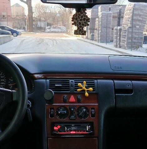 Серый Мерседес Е-Класс, объемом двигателя 2 л и пробегом 344 тыс. км за 3300 $, фото 12 на Automoto.ua