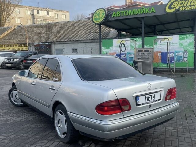 Серый Мерседес Е-Класс, объемом двигателя 0 л и пробегом 322 тыс. км за 3200 $, фото 2 на Automoto.ua