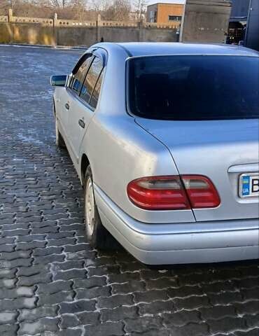 Серый Мерседес Е-Класс, объемом двигателя 2 л и пробегом 344 тыс. км за 3300 $, фото 43 на Automoto.ua