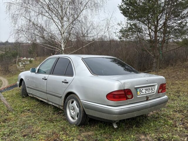 Серый Мерседес Е-Класс, объемом двигателя 2 л и пробегом 329 тыс. км за 1550 $, фото 2 на Automoto.ua