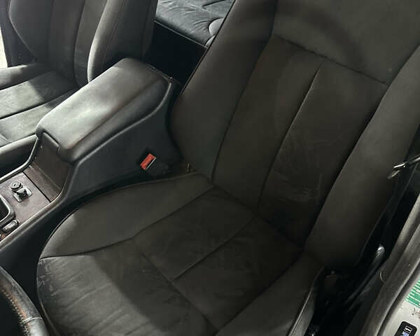 Серый Мерседес Е-Класс, объемом двигателя 2 л и пробегом 150 тыс. км за 2850 $, фото 15 на Automoto.ua