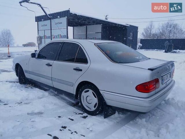 Серый Мерседес Е-Класс, объемом двигателя 2.2 л и пробегом 719 тыс. км за 2500 $, фото 2 на Automoto.ua