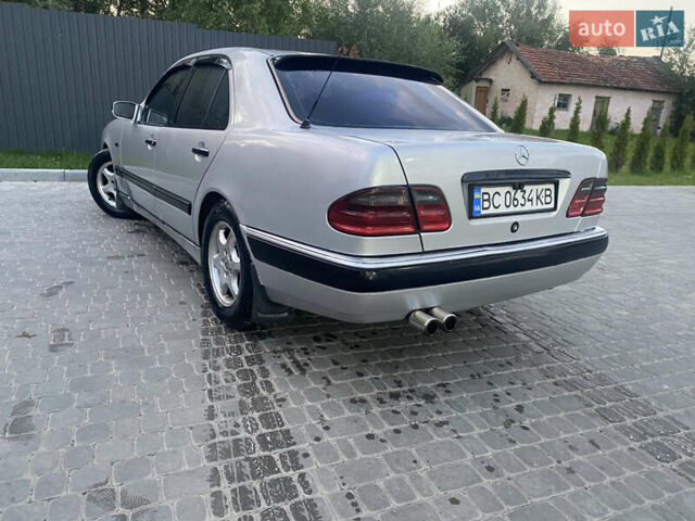 Сірий Мерседес Е-Клас, об'ємом двигуна 2 л та пробігом 433 тис. км за 2999 $, фото 10 на Automoto.ua