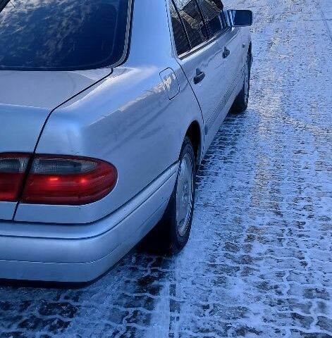 Серый Мерседес Е-Класс, объемом двигателя 2 л и пробегом 344 тыс. км за 3300 $, фото 20 на Automoto.ua