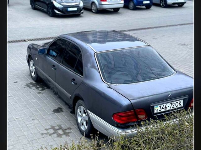 Серый Мерседес Е-Класс, объемом двигателя 2.3 л и пробегом 300 тыс. км за 1500 $, фото 2 на Automoto.ua