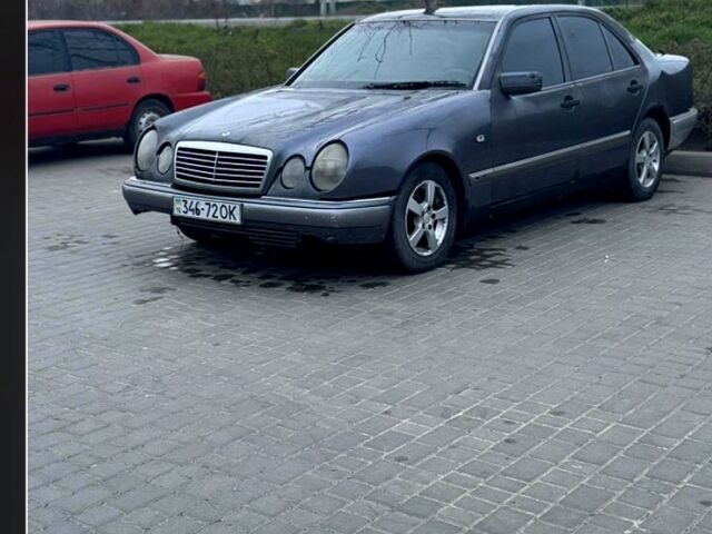 Серый Мерседес Е-Класс, объемом двигателя 2.3 л и пробегом 300 тыс. км за 1500 $, фото 1 на Automoto.ua