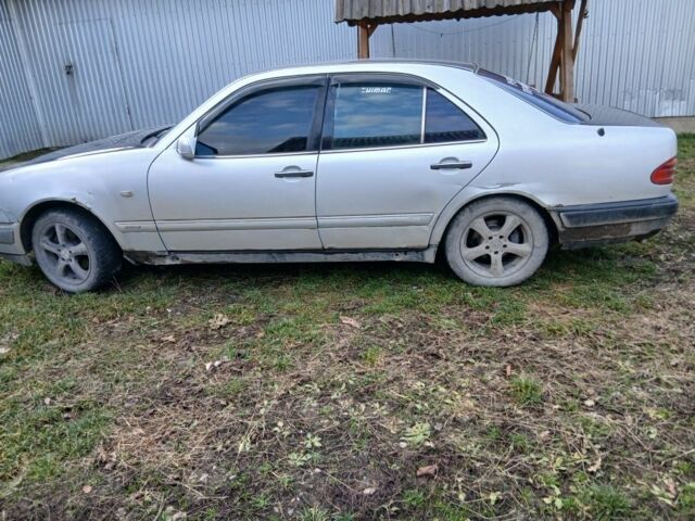 Сірий Мерседес Е-Клас, об'ємом двигуна 2.3 л та пробігом 350 тис. км за 3000 $, фото 1 на Automoto.ua