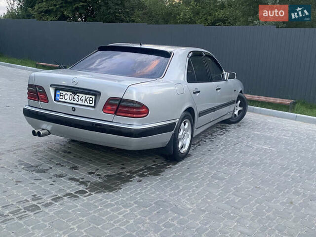 Сірий Мерседес Е-Клас, об'ємом двигуна 2 л та пробігом 433 тис. км за 2999 $, фото 7 на Automoto.ua