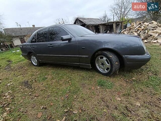 Мерседес Е-Класс 1996 в Жидачов на Automoto.ua Серый Мерседес Е-Класс, объемом двигателя 2.3 л и пробегом 420 тыс. км за 1750 $, фото 2 на Automoto.ua