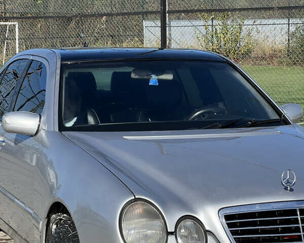 Сірий Мерседес Е-Клас, об'ємом двигуна 2.2 л та пробігом 300 тис. км за 3000 $, фото 11 на Automoto.ua