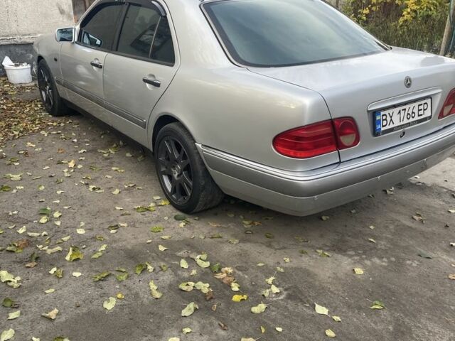 Сірий Мерседес Е-Клас, об'ємом двигуна 0 л та пробігом 325 тис. км за 3700 $, фото 4 на Automoto.ua