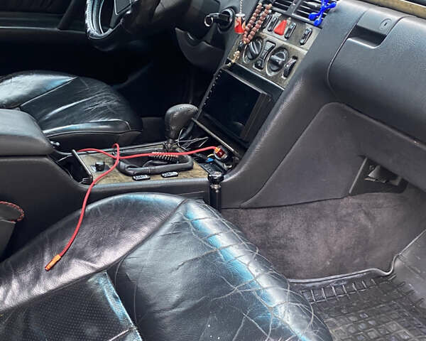 Серый Мерседес Е-Класс, объемом двигателя 2 л и пробегом 450 тыс. км за 2999 $, фото 24 на Automoto.ua