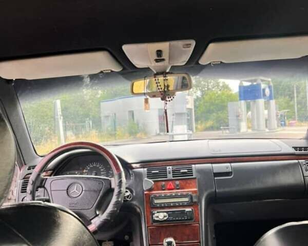 Сірий Мерседес Е-Клас, об'ємом двигуна 2 л та пробігом 345 тис. км за 3500 $, фото 11 на Automoto.ua