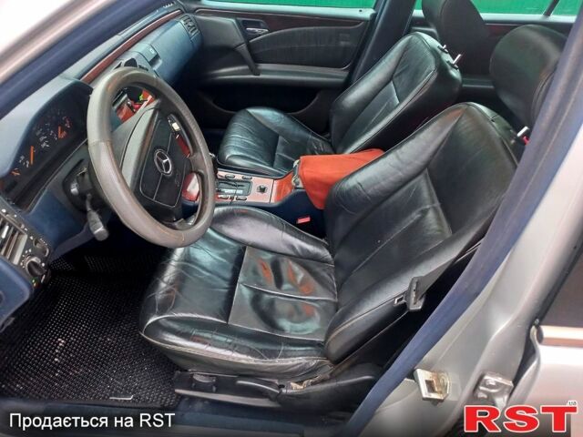 Серый Мерседес Е-Класс, объемом двигателя 2 л и пробегом 466 тыс. км за 4300 $, фото 5 на Automoto.ua