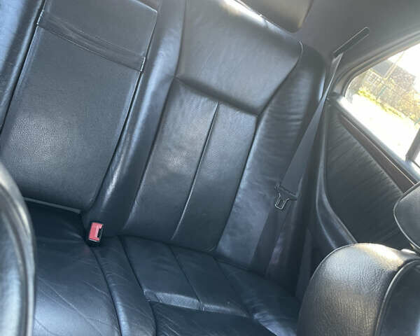 Серый Мерседес Е-Класс, объемом двигателя 2 л и пробегом 348 тыс. км за 3700 $, фото 9 на Automoto.ua