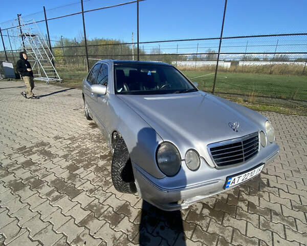 Сірий Мерседес Е-Клас, об'ємом двигуна 2.2 л та пробігом 300 тис. км за 3000 $, фото 5 на Automoto.ua