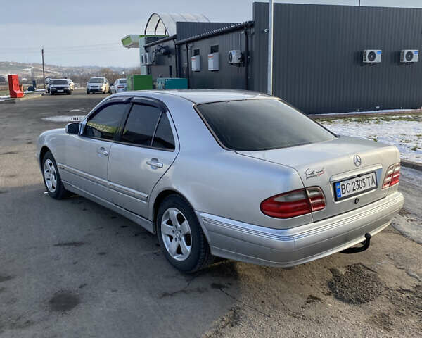 Сірий Мерседес Е-Клас, об'ємом двигуна 2 л та пробігом 350 тис. км за 2100 $, фото 4 на Automoto.ua