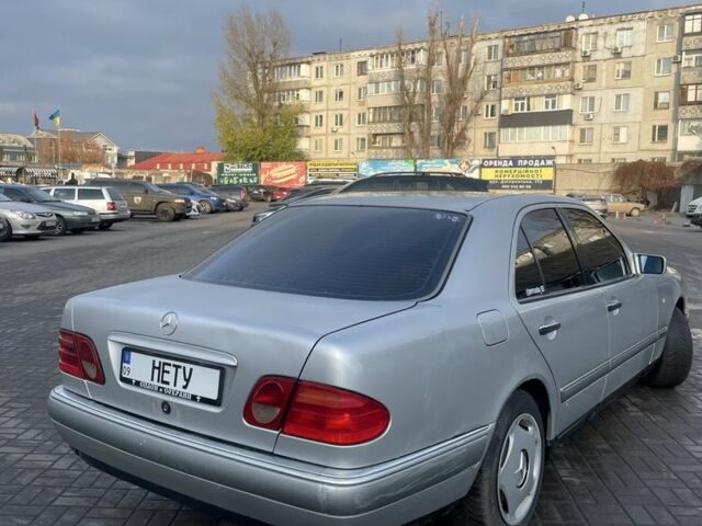 Серый Мерседес Е-Класс, объемом двигателя 0 л и пробегом 322 тыс. км за 3200 $, фото 3 на Automoto.ua