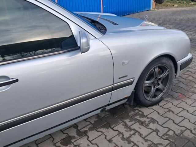 Сірий Мерседес Е-Клас, об'ємом двигуна 3 л та пробігом 270 тис. км за 2100 $, фото 2 на Automoto.ua