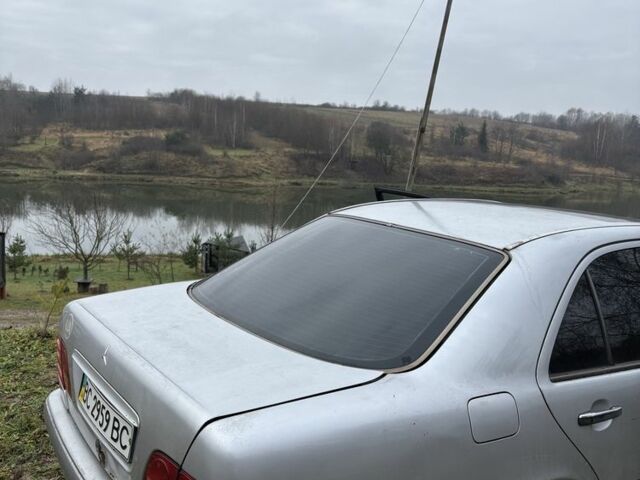 Серый Мерседес Е-Класс, объемом двигателя 2 л и пробегом 329 тыс. км за 1550 $, фото 3 на Automoto.ua