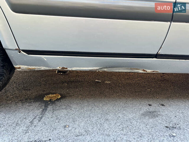 Сірий Мерседес Е-Клас, об'ємом двигуна 2 л та пробігом 440 тис. км за 2600 $, фото 11 на Automoto.ua