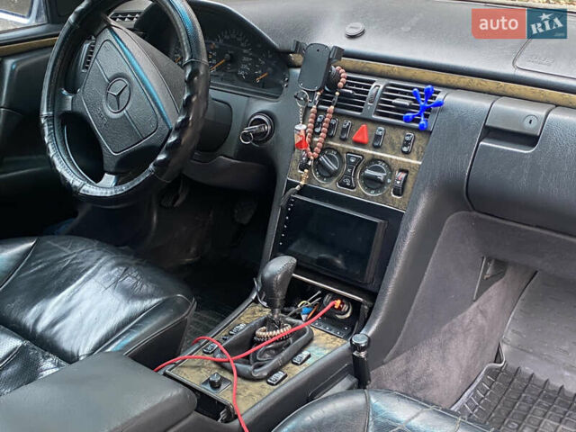 Серый Мерседес Е-Класс, объемом двигателя 2 л и пробегом 450 тыс. км за 2999 $, фото 25 на Automoto.ua