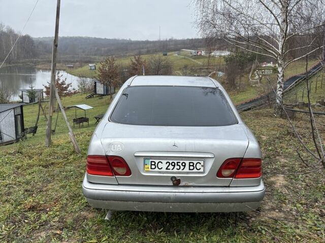 Серый Мерседес Е-Класс, объемом двигателя 2 л и пробегом 329 тыс. км за 1550 $, фото 1 на Automoto.ua