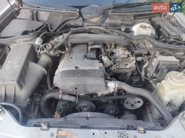 Серый Мерседес Е-Класс, объемом двигателя 2 л и пробегом 450 тыс. км за 3200 $, фото 4 на Automoto.ua