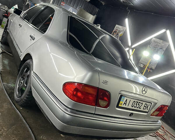 Серый Мерседес Е-Класс, объемом двигателя 2 л и пробегом 150 тыс. км за 2850 $, фото 7 на Automoto.ua