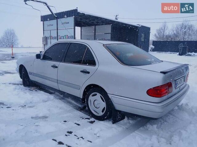 Серый Мерседес Е-Класс, объемом двигателя 2.2 л и пробегом 719 тыс. км за 2500 $, фото 5 на Automoto.ua