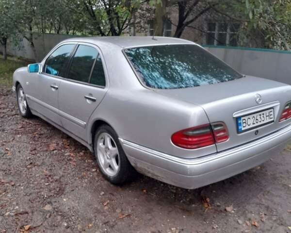 Серый Мерседес Е-Класс, объемом двигателя 2 л и пробегом 345 тыс. км за 3400 $, фото 7 на Automoto.ua