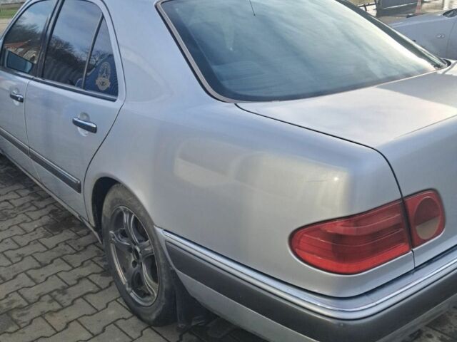 Сірий Мерседес Е-Клас, об'ємом двигуна 3 л та пробігом 270 тис. км за 2100 $, фото 8 на Automoto.ua