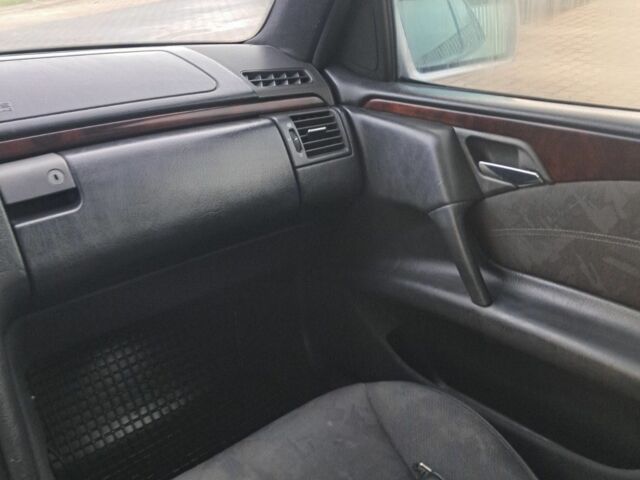 Сірий Мерседес Е-Клас, об'ємом двигуна 3 л та пробігом 270 тис. км за 2100 $, фото 14 на Automoto.ua