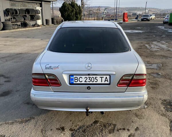 Сірий Мерседес Е-Клас, об'ємом двигуна 2 л та пробігом 350 тис. км за 2100 $, фото 5 на Automoto.ua